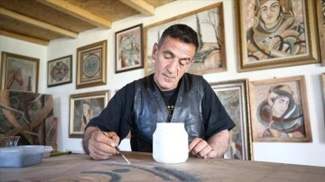 Bingöllü ressamın taş tozundan yaptığı eserler Paris'e uzandı