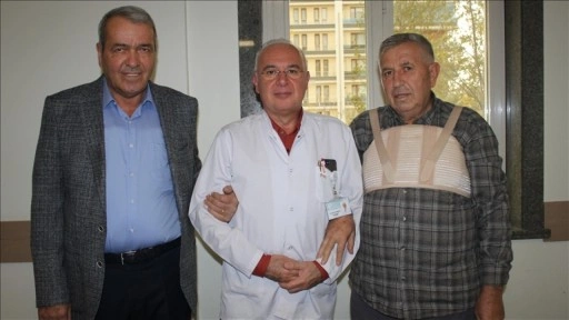 Bir gün arayla bypass ameliyatı olan ağabey ile kardeş taburcu edildi