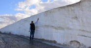 Bitlis'te kar kalınlığı 5 metreyi buluyor