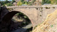 Bitlis'te tarihi köprüler eski görkemine kavuşturuluyor
