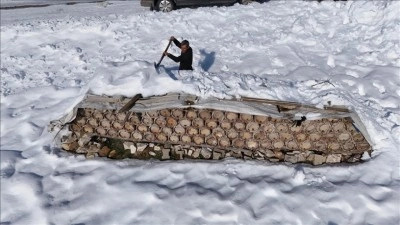 Bitlis'teki arıcıların kış mesaisi