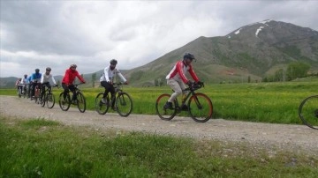 Bitlis'te doğaseverler 20 kilometrelik parkurda pedal çevirdi