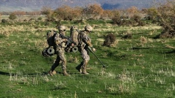 Bitlis'te özel harekat polislerine zorlu operasyonlar için sıkı eğitim veriliyor