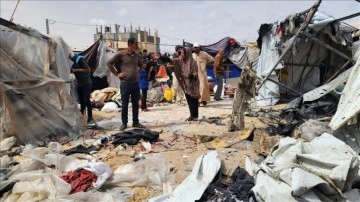 BM: İsrail'in Refah'ta kampa düzenlediği saldırıda en az 200 kişi öldürüldü