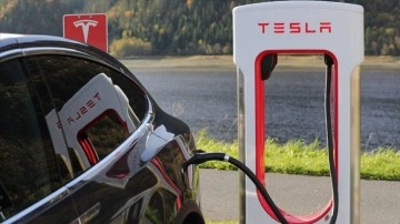 BMW, ABD'deki araçları için Tesla'nın şarj istasyonlarını kullanacak
