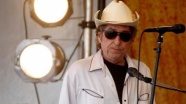 Bob Dylan Nobel ödülünü aldı