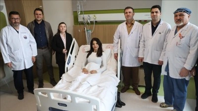 B&ouml;brek hastası gen&ccedil; kıza kendi organı nakledildi