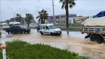 Bodrum ve Marmaris'te sağanak etkili oluyor