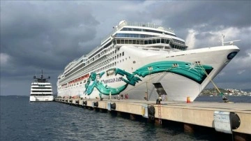 Bodrum'a "Norwegian Jade" kruvaziyeriyle 2 bin 513 yolcu geldi