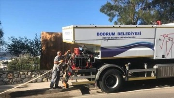 Bodrum'da su sorunu yaşanması nedeniyle evlere tankerlerle su taşınıyor