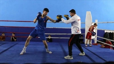 Boks&ouml;rler, ay-yıldızlı formayla Gen&ccedil;lik Olimpiyatları i&ccedil;in kota peşinde