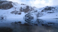 Bolkar'daki buzul göllerinin kış güzelliği büyülüyor