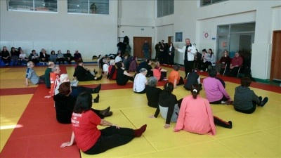 Bolu'da 65 yaş &uuml;st&uuml; bireylerin denge ve koordinasyonu tai chi ile destekleniyor