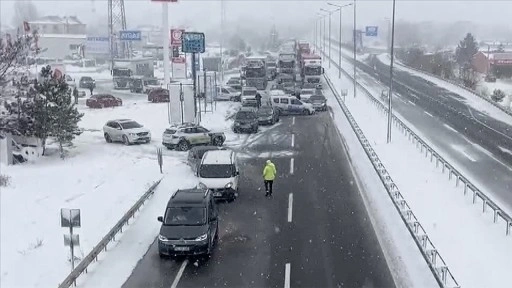 Bolu'da Gerede-Karab&uuml;k kara yolu ulaşıma kapandı