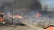 Bolu'da köyde bir evde çıkan ve çevredeki evlere sıçrayan yangın kontrol altına alındı
