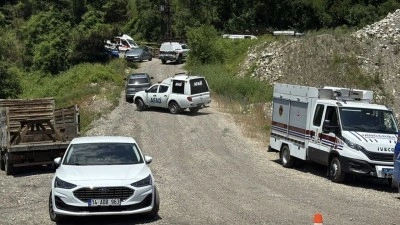 Bolu'da maden ocağındaki g&ouml;&ccedil;&uuml;kte mahsur kalan iş&ccedil;iyi arama kurtarma &ccedil;alışması s&uuml;r&uuml;yor