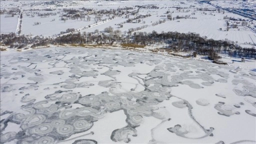 Bolu'da Yeni&ccedil;ağa G&ouml;l&uuml;'n&uuml;n y&uuml;zeyi buz tuttu