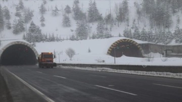 Bolu Dağı Tüneli'nde kaza nedeniyle Anadolu Otoyolu'nun İstanbul yönü ulaşıma kapandı