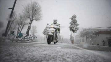 Bolu, Düzce, Zonguldak ve Bartın'da kar etkili oluyor