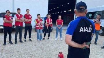 Bolu'da Kızılay gönüllüsü gençlere afet bilinci eğitimi verildi