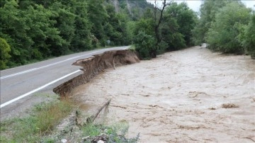 Bolu'da sağanak nedeniyle 2 köprü yıkıldı, bazı evleri su bastı