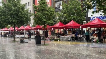 Bolu'da sağanak vatandaşlara zor anlar yaşattı