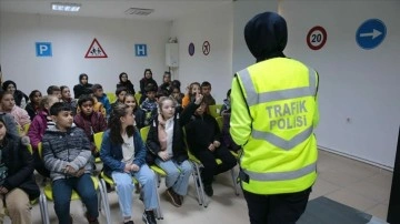 Bolu'daki çocuk &quot;trafik dedektifleri&quot; kuralları eğitim parkında öğreniyor