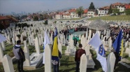 Bosna Hersek'in ilk Cumhurbaşkanı İzetbegoviç, vefatının 18. yılında kabri başında anıldı