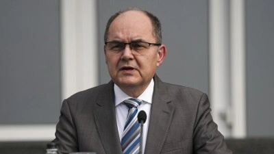 Bosna Hersek Y&uuml;ksek Temsilcisi Schmidt, Bosnalı M&uuml;sl&uuml;manlara y&ouml;nelik nefret s&ouml;ylemlerine dikkati &ccedil;ekti