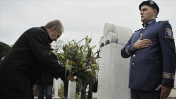 Bosna Hersek'in ilk Cumhurbaşkanı İzetbegoviç, ölümünün 20. yılında kabri başında anıldı