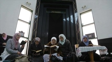 Bosna Hersek'in Ramazan geleneği 'kadınlar mukabelesi' devam ediyor