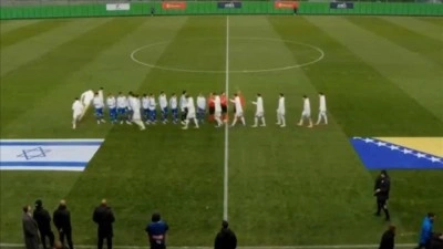 Bosna Hersekli &uuml;mit milli futbolcular, İsrailli rakiplerini protesto etti