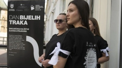Bosna Savaşı'nda Sırplar tarafından &ouml;ld&uuml;r&uuml;len 3 binden fazla sivil, Beyaz Kurdele G&uuml;n&uuml;'nde anıldı