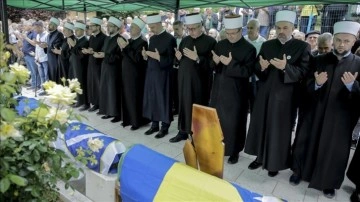 Bosna Savaşı'nda öldürülen ve kimlikleri tespit edilen 4 kişinin cenazesi toprağa verildi