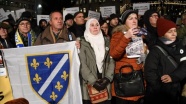 Bosna soykırımı inkar eden Peter Handke&#039;ye Nobel Ödülü verilmesi İsveç&#039;te protesto edildi