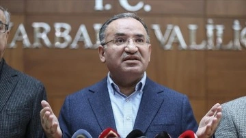 Bozdağ: Seccadeye ayakkabılarıyla basarak kirletmek Sayın Kılıçdaroğlu'na yakışmamıştır