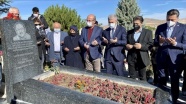 &#039;Bozkırın Tezenesi&#039; Neşet Ertaş Kırşehir&#039;deki mezarı başında anıldı