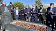 &#039;Bozkırın Tezenesi&#039; Neşet Ertaş Kırşehir&#039;deki mezarı başında anıldı