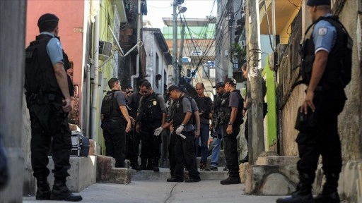 Brezilya'da güvenlik güçlerinin uyuşturucu operasyonunda 4'ü polis en az 60 kişi öldü