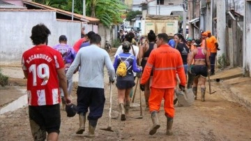 Brezilya'da şiddetli yağışların yol açtığı toprak kaymalarında 12 kişi öldü