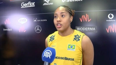 Brezilyalı voleybolcu Ana Cristina'dan T&uuml;rkiye'ye &ouml;vg&uuml;