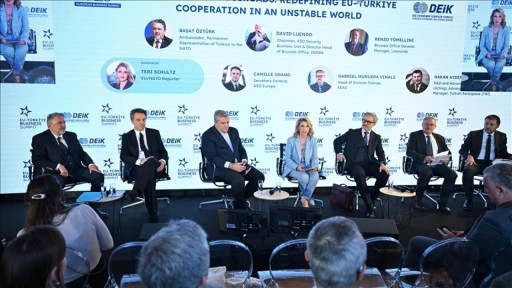 Brüksel'de düzenlenen iş zirvesinde "Türkiye'nin Avrupa savunmasına katkıları" v
