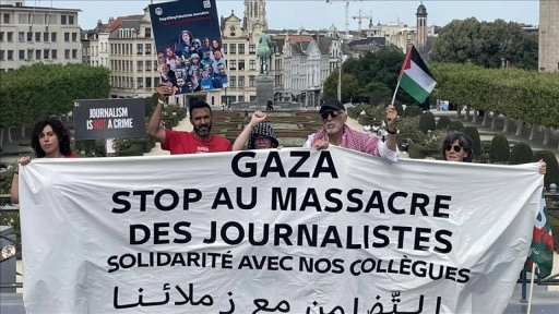 Brüksel'de uluslararası gazeteciler İsrail'in Gazze'de meslektaşlarını katletmesini p