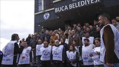 Buca Belediyesinde memurlar, 7 aydır &ouml;denmeyen alacakları i&ccedil;in basın a&ccedil;ıklaması yaptı