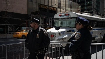 Bugün ifade vermesi beklenen Trump'ın New York'taki rezidansı önünde güvenlik artırıldı