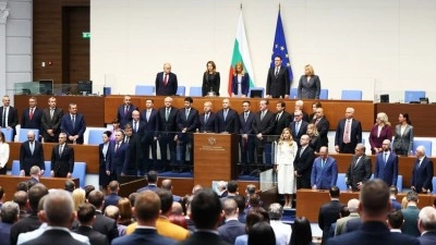 Bulgaristan'da Başbakan Radev'in h&uuml;k&uuml;meti parlamentodan g&uuml;venoyu aldı