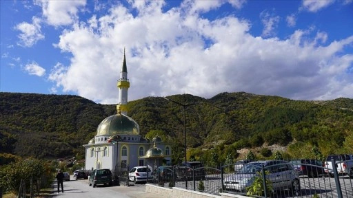 Bulgaristan'da "Rodop Dağları'nın İncisi" Altın Cami imece usulüyle inşa edildi