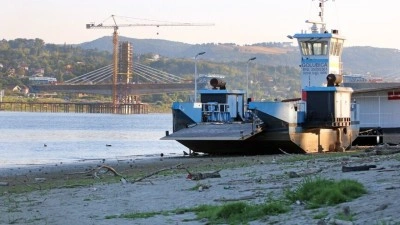 Bulgaristan'da Tuna Nehri'nde &ccedil;ok sayıda gemi d&uuml;ş&uuml;k su seviyesi nedeniyle bekliyor