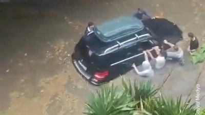 Bulgaristan'ın Varna kentinde fırtına hayatı olumsuz etkiledi