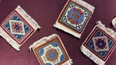 B&uuml;nyan halısı, t&uuml;rk&uuml; ve maniler eşliğinde kadınların ellerinde hayat buluyor